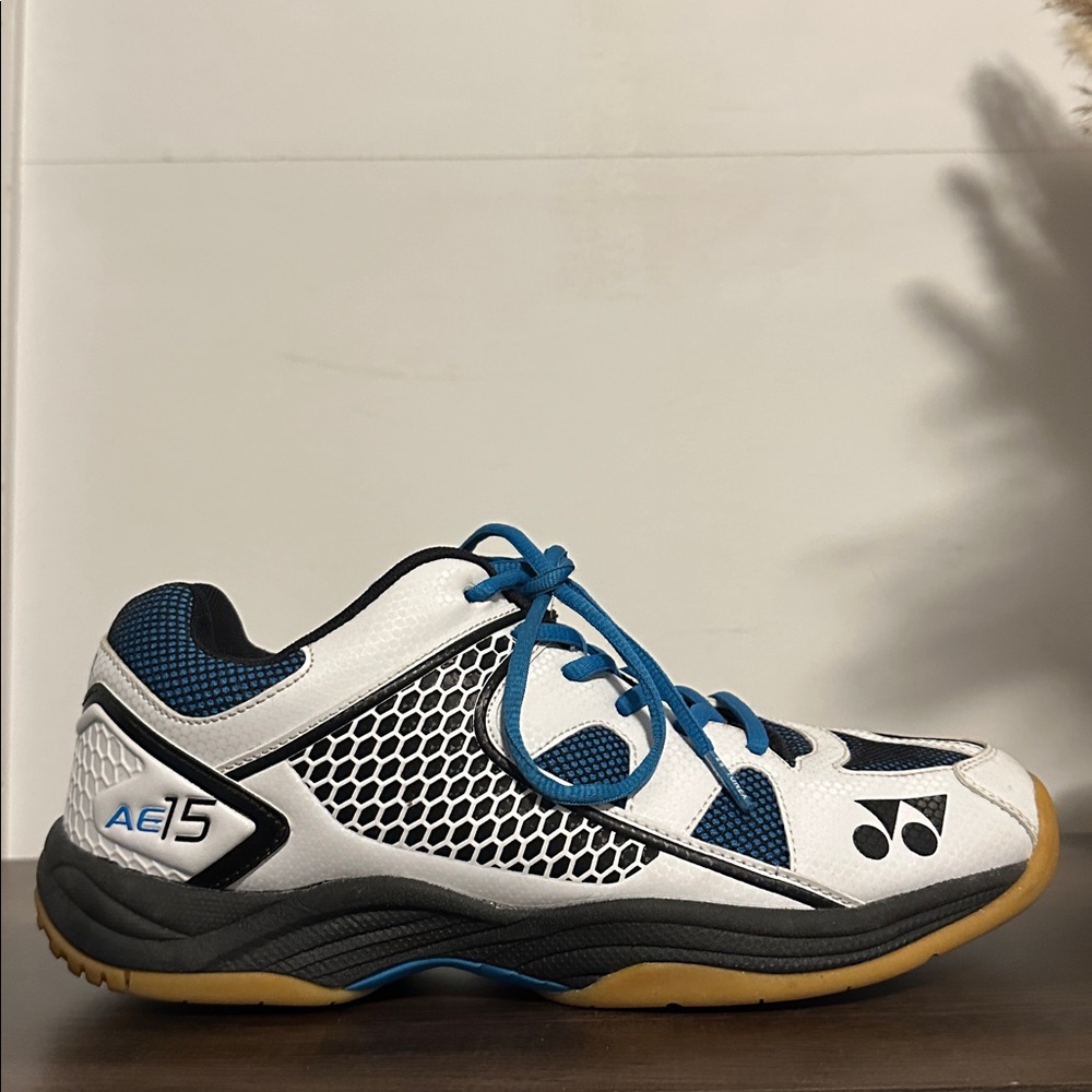 Yonex Men's Performance Athletic Shoes - White and Blue